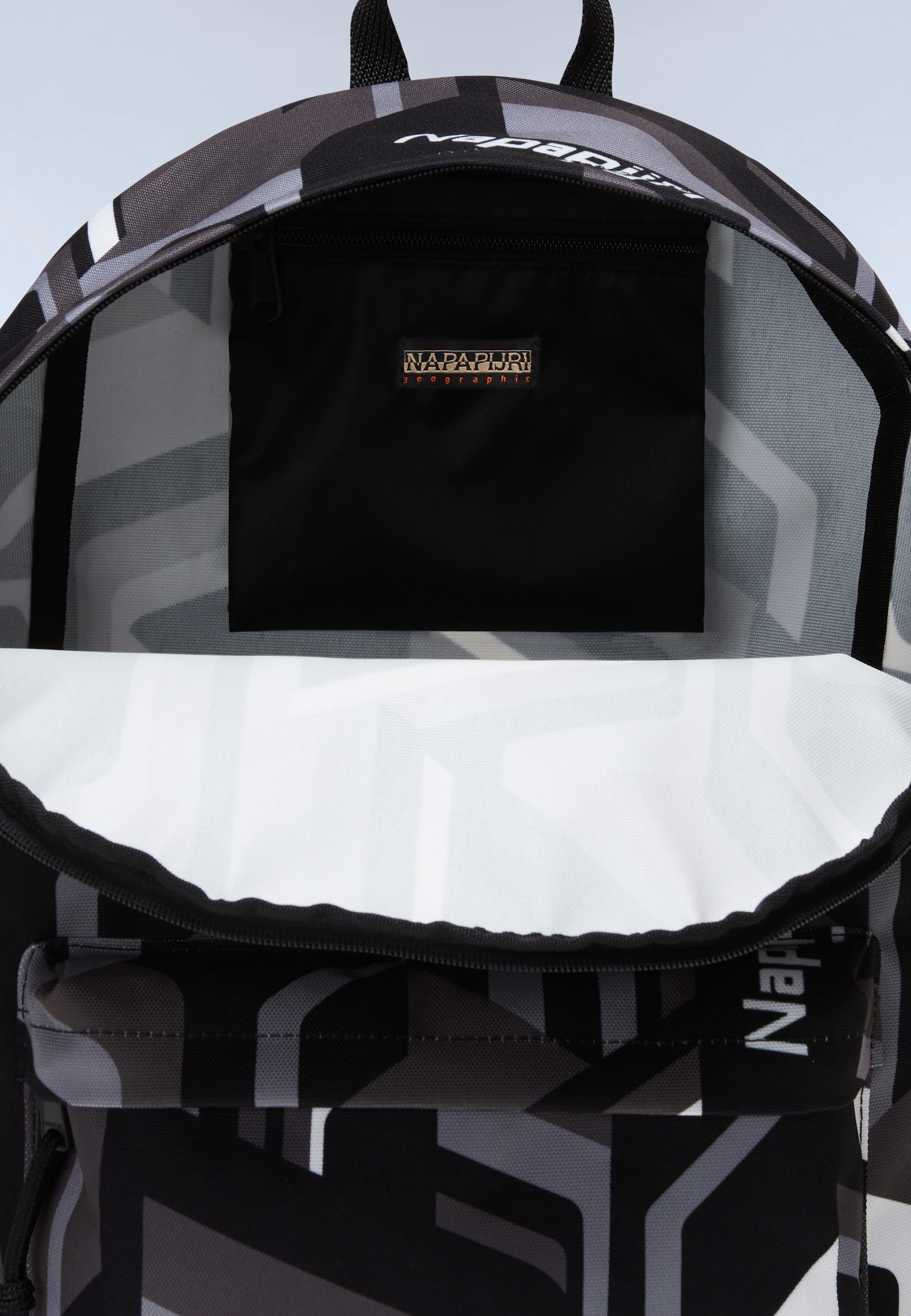 Voyage Print Backpack - 19.5 Lt - Image 6